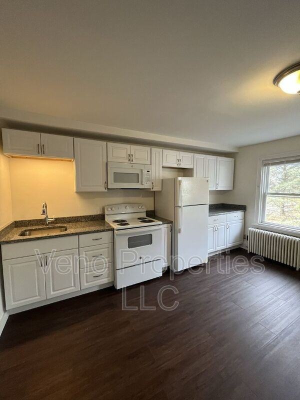 32 Russell Rd #1B - Photo 4 of 10