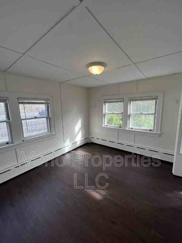 32 Russell Rd #1B - Photo 6 of 10