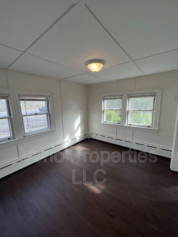 32 Russell Rd #1B - Photo 7 of 10