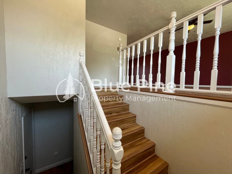 395 Hemlock Cir - Photo 2 of 28