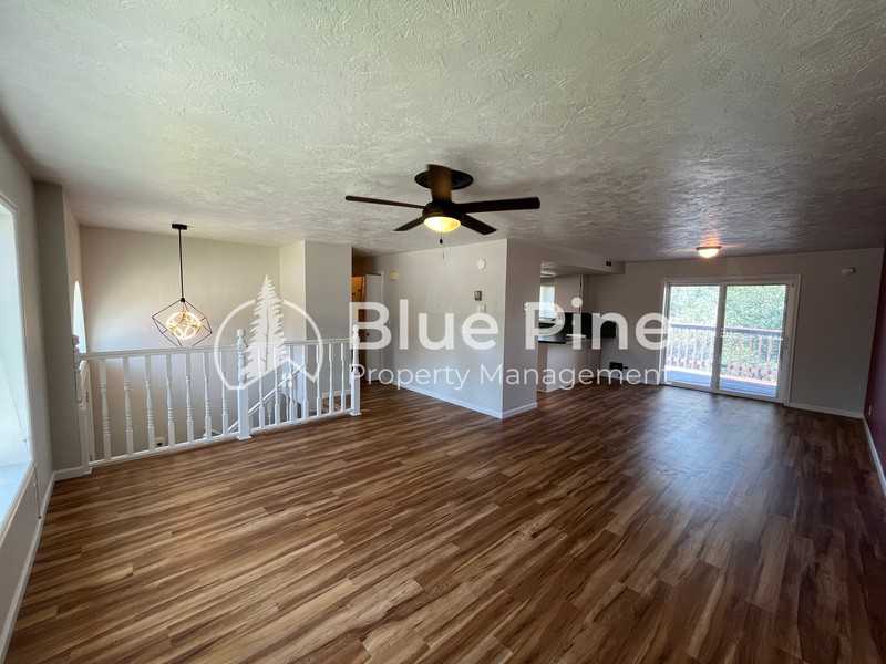 395 Hemlock Cir - Photo 4 of 28