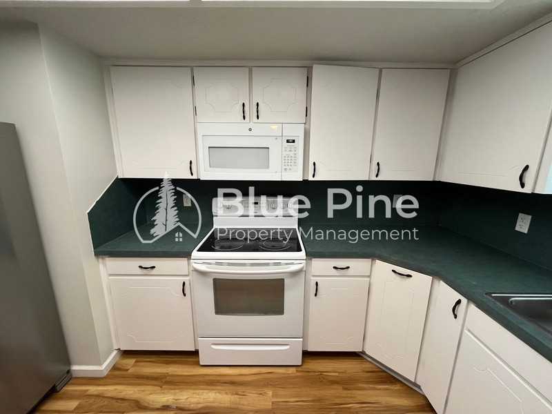 395 Hemlock Cir - Photo 7 of 28