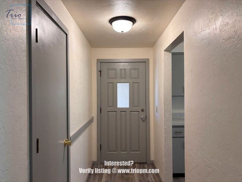 2582 L St - Photo 2 of 12