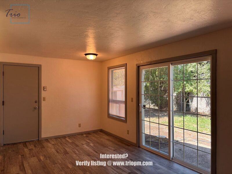 2582 L St - Photo 3 of 12