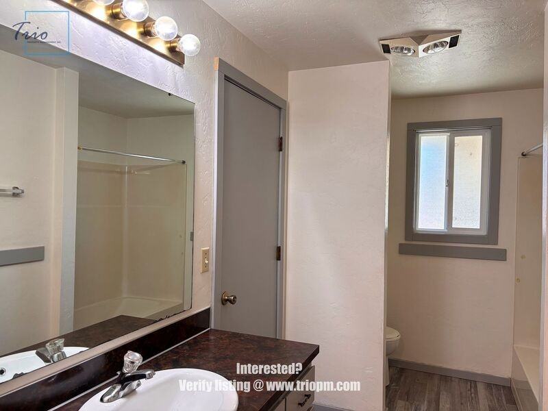 2582 L St - Photo 4 of 12