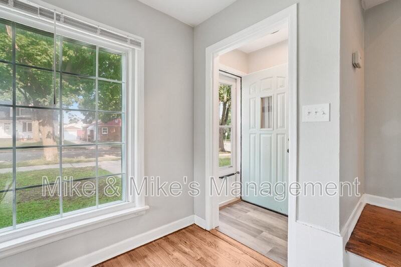 3860 S Brust Ave - Photo 7 of 35