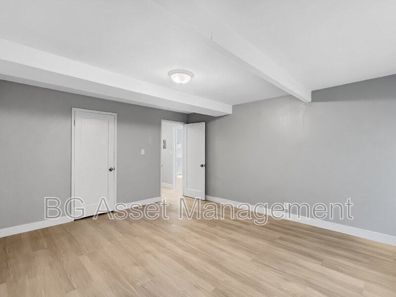 709 York St #C - Photo 5 of 14