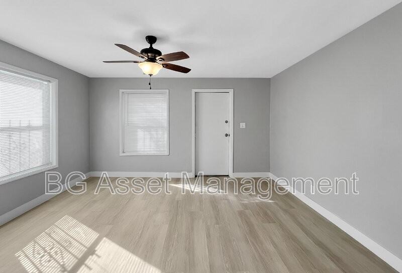 709 York St #C - Photo 6 of 14