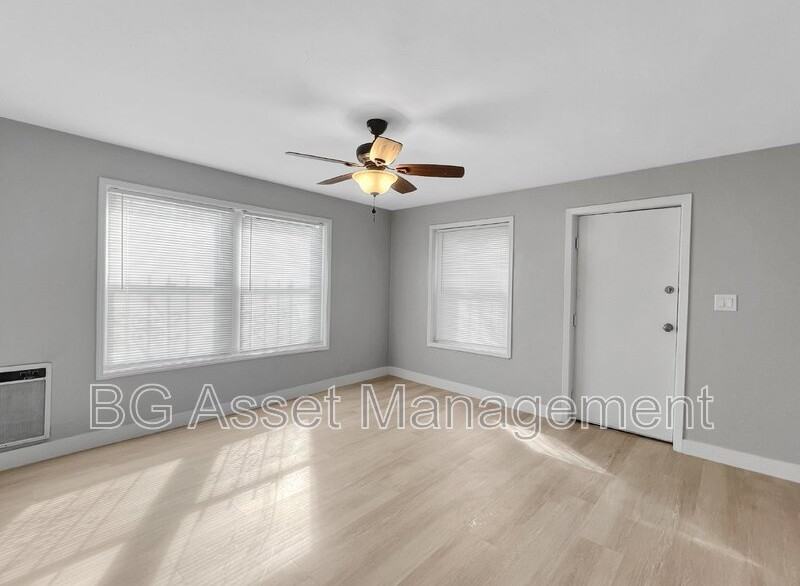 709 York St #C - Photo 7 of 14