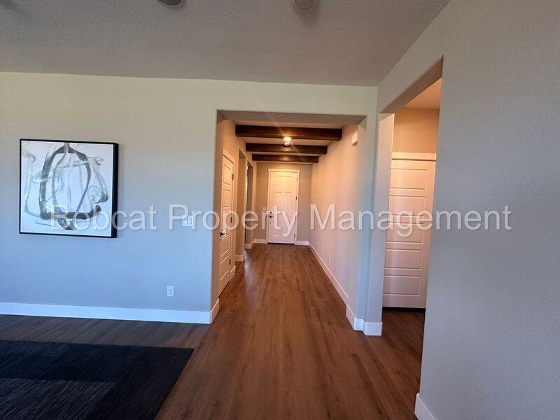 1204 Spur Way - Photo 3 of 30