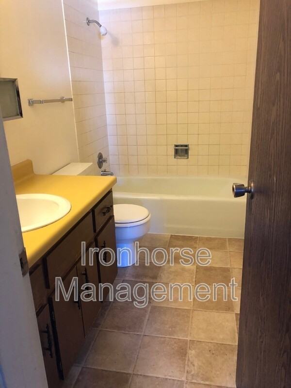 805 W Villard St - Photo 4 of 13