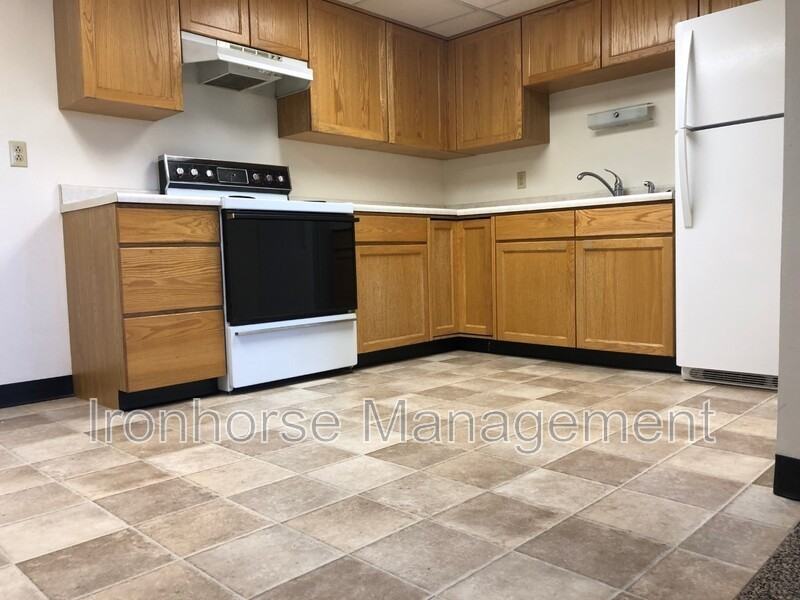 805 W Villard St - Photo 5 of 13