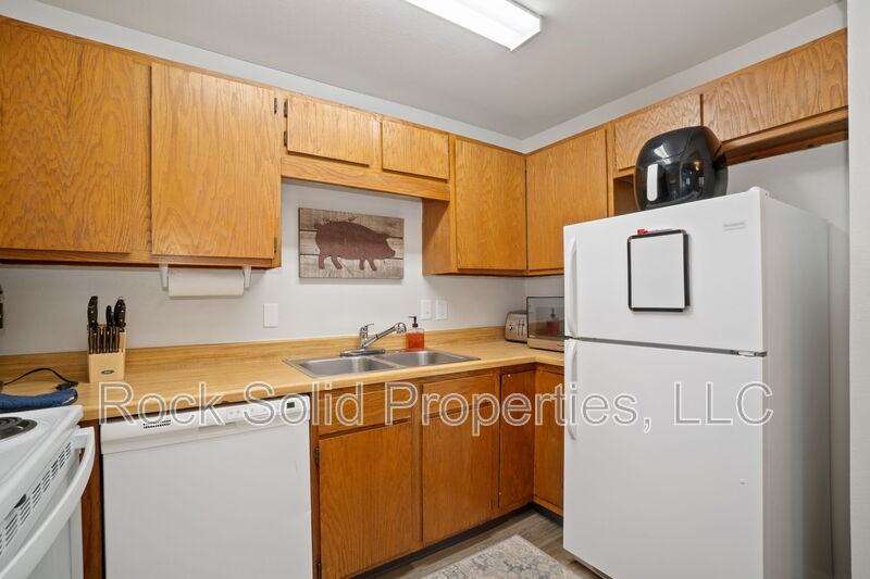 714 Dell Range Blvd - Photo 6 of 20