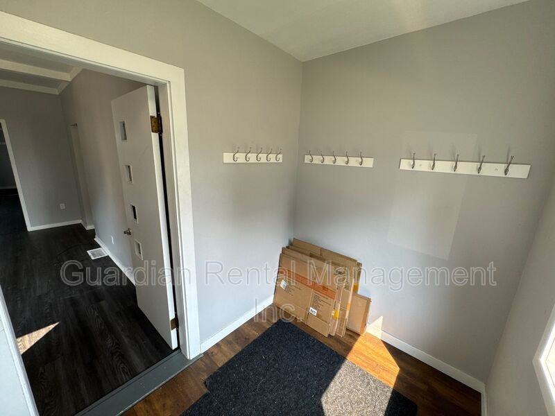 839 Minnesota St - Photo 2 of 16