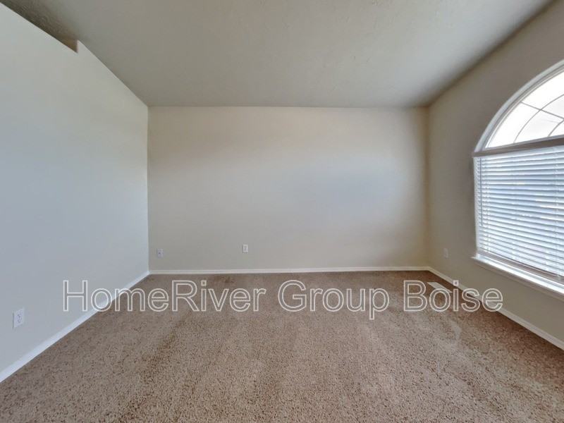 745 N Abernathy Way - Photo 2 of 19