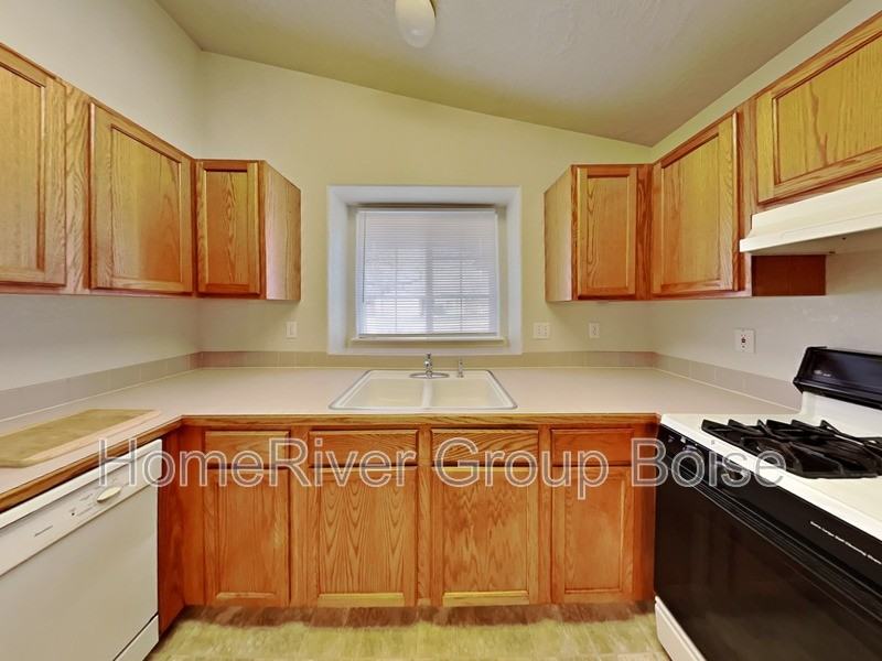 745 N Abernathy Way - Photo 7 of 19