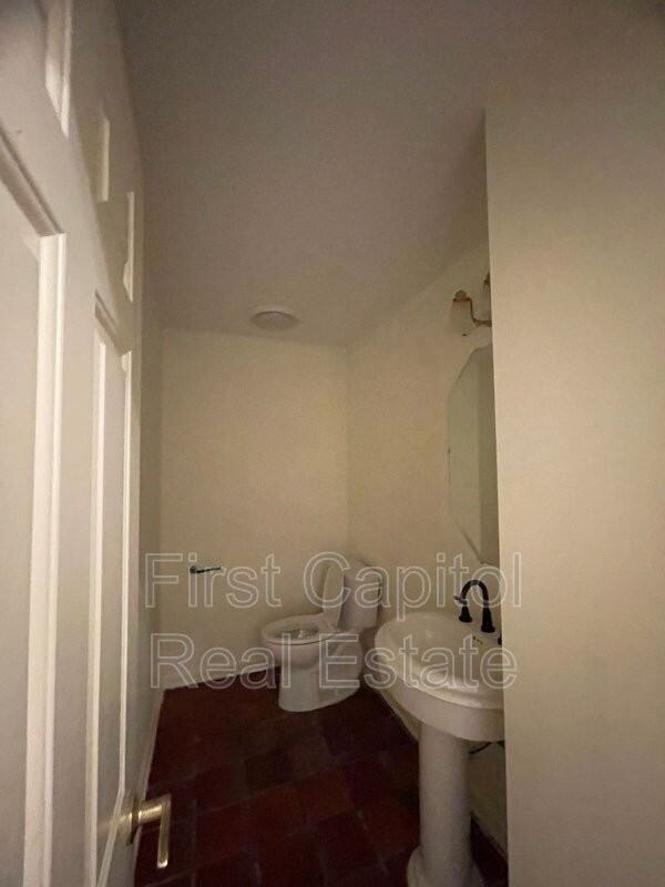 3608 Regency Ln - Photo 3 of 18