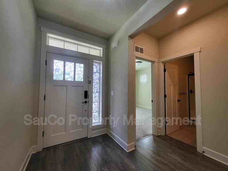 5301 Southeast Thornapple Street - Photo 3 of 30