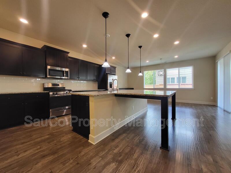 5301 Southeast Thornapple Street - Photo 6 of 30