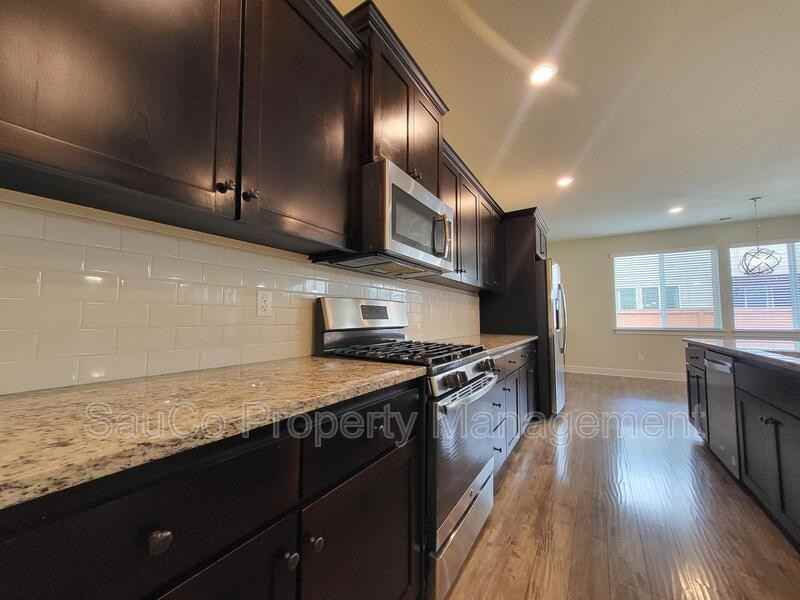 5301 Southeast Thornapple Street - Photo 7 of 30