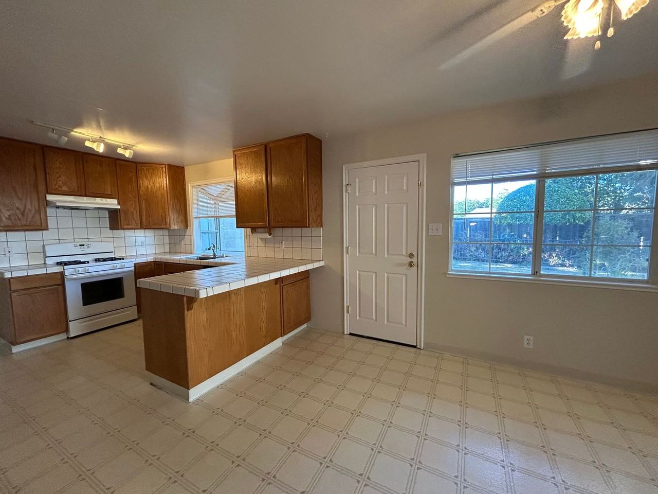 5521 Michigan Blvd - Photo 3 of 19