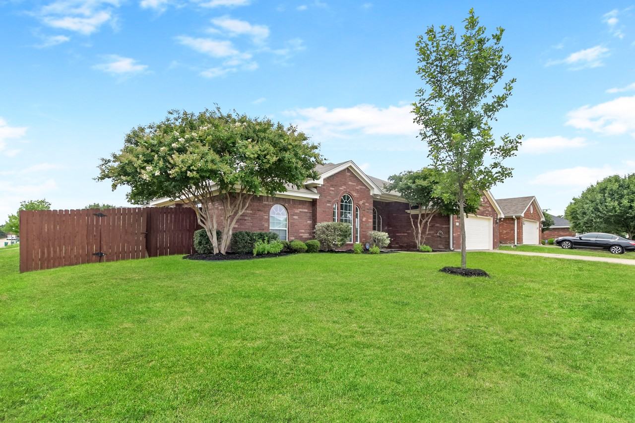 708 Bullwhip Cir - Photo 2 of 27