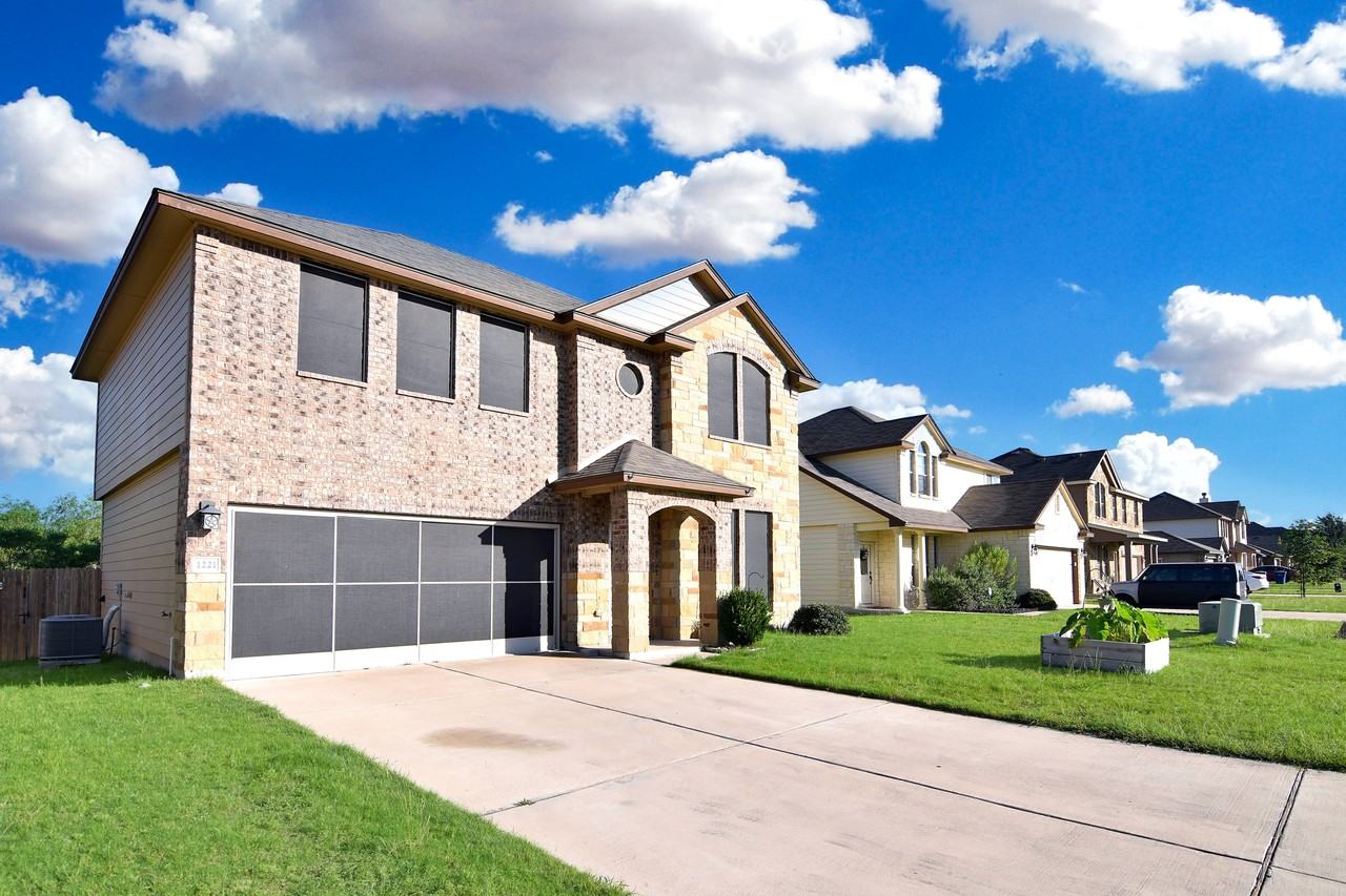 1221 Briscoe Court - Photo 2 of 19