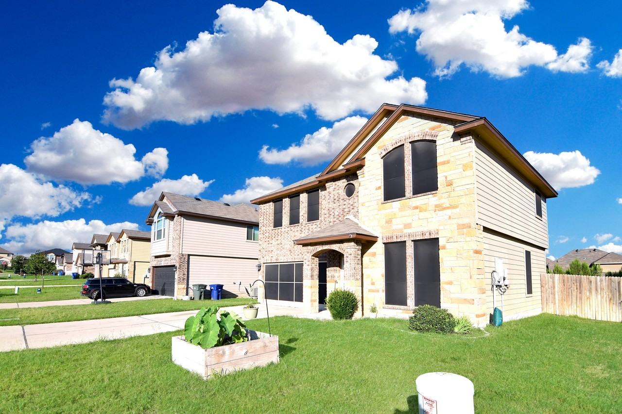 1221 Briscoe Court - Photo 3 of 19