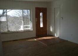 235 Sutherland Dr - Photo 2 of 6