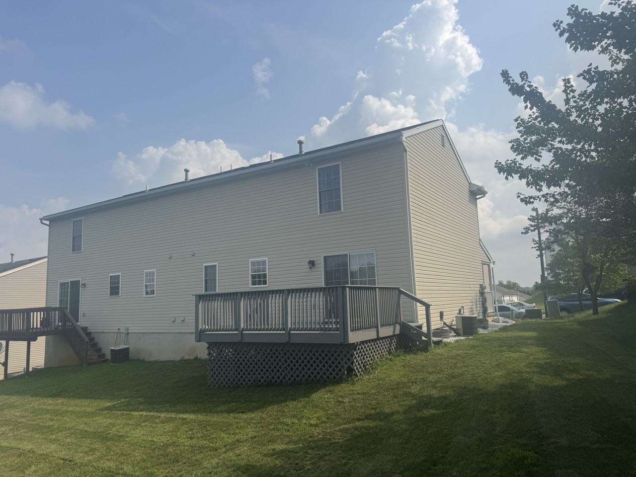 384 Oneida Dr - Photo 3 of 24