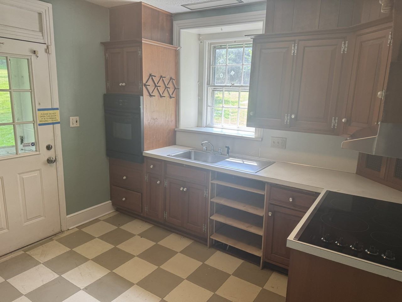 1541 Montgmery Street - Photo 2 of 13