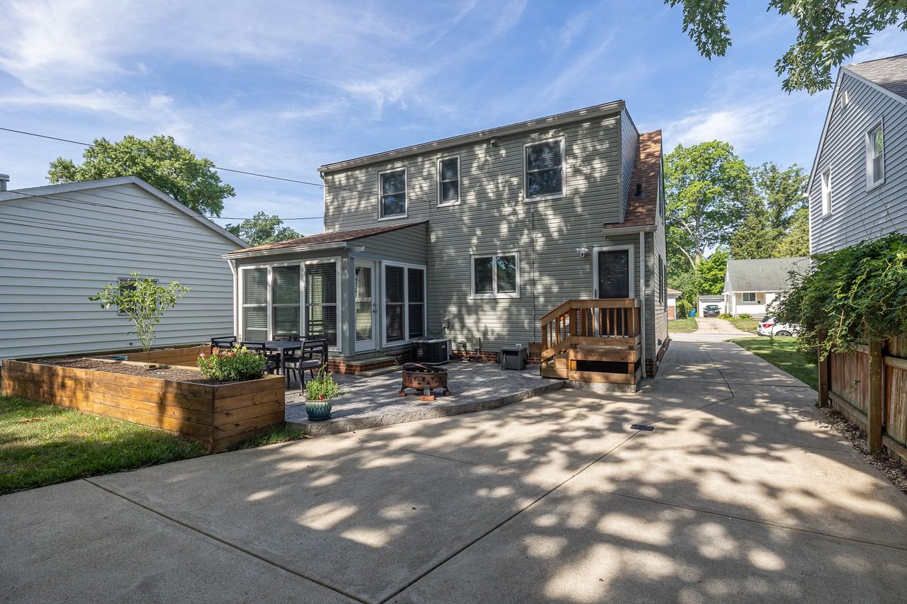 403 Elmwood Rd - Photo 3 of 34