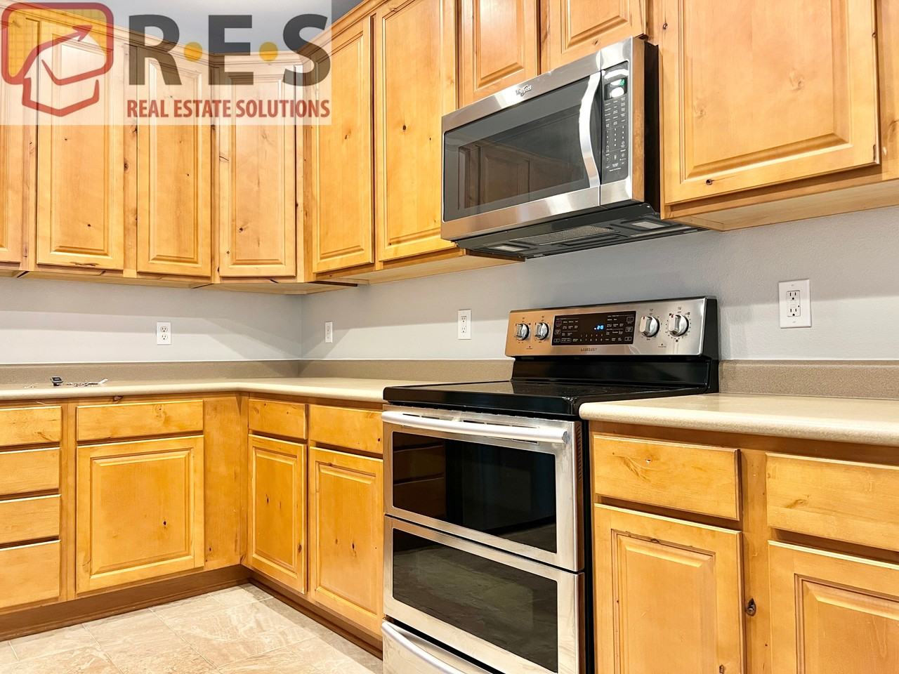 7447 S Memphis St - Photo 3 of 18