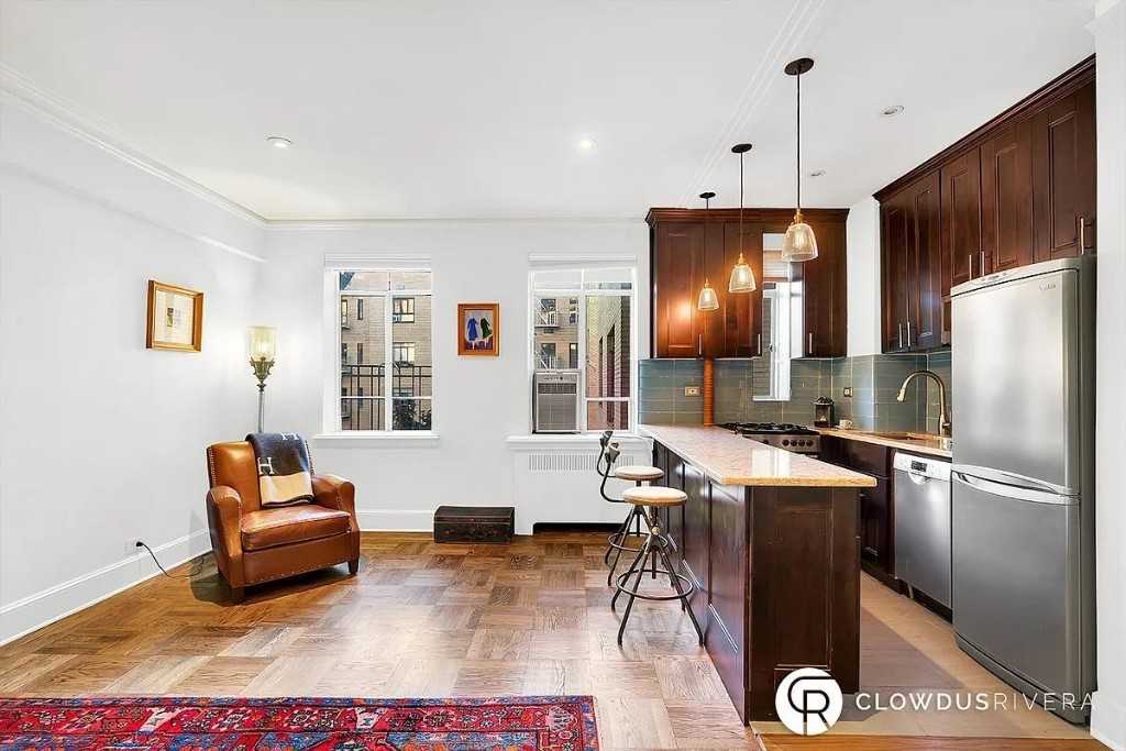 250 W 24th St #4DW - Photo 3 of 13