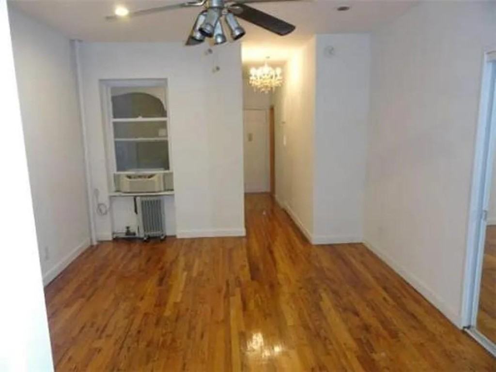 229 W 16th St #2D - Photo 4 of 8