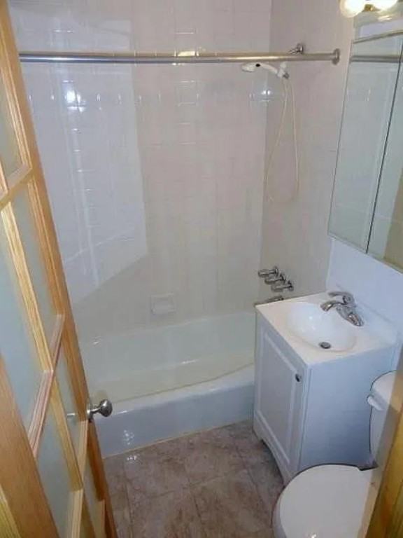 229 W 16th St #2D - Photo 5 of 8