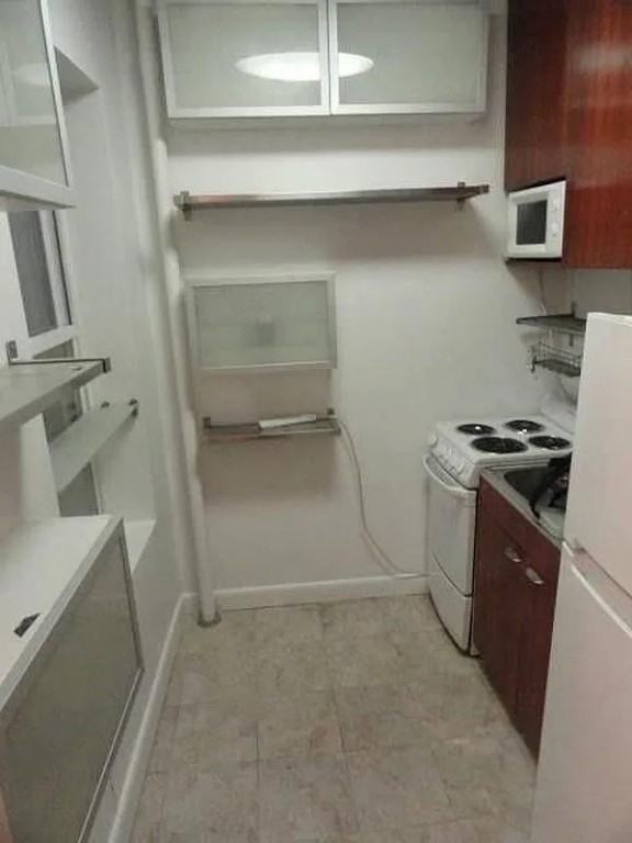 229 W 16th St #2D - Photo 6 of 8