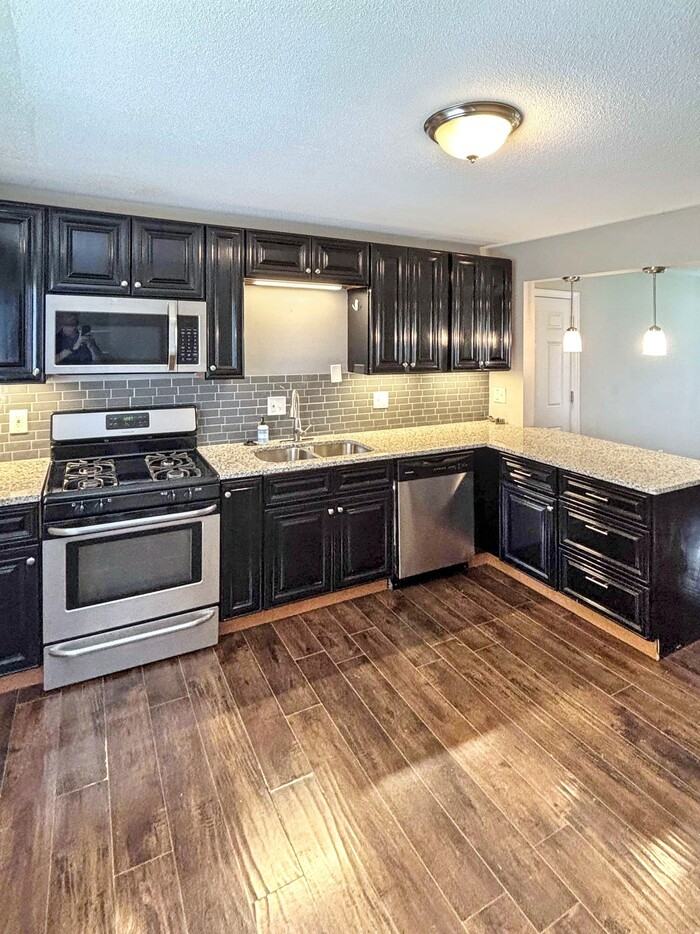 2821 Sugar Tree Ln - Photo 2 of 16