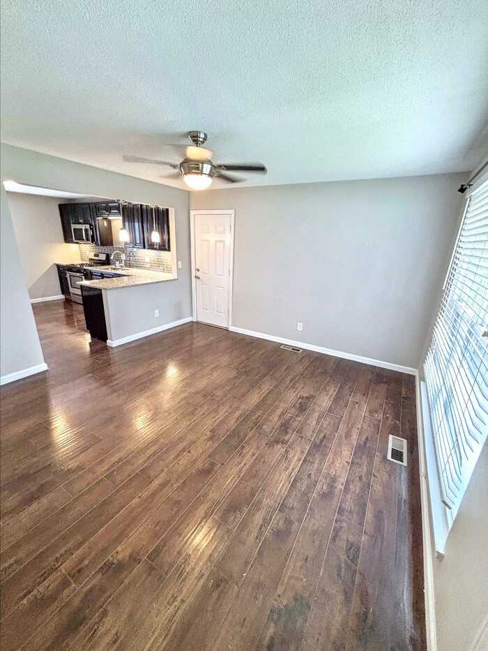 2821 Sugar Tree Ln - Photo 3 of 16