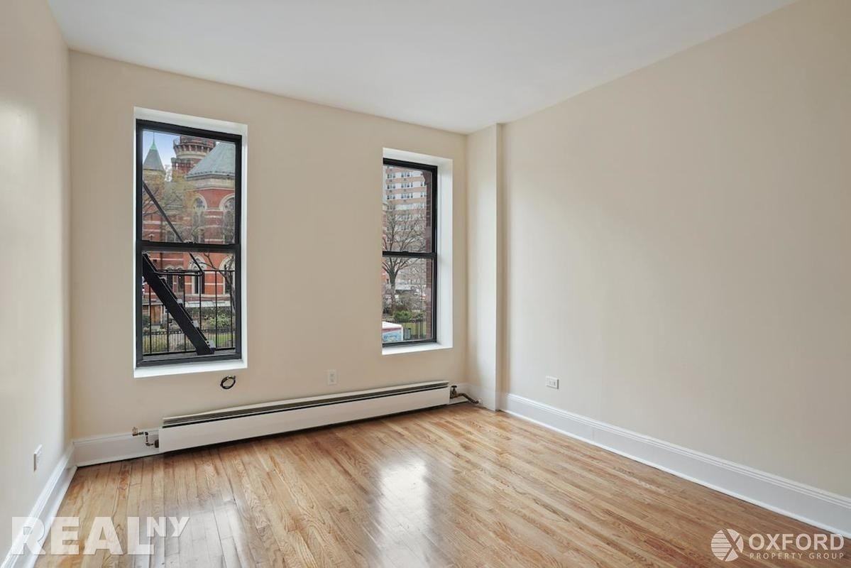 Greenwich Ave #7 - Photo 2 of 3