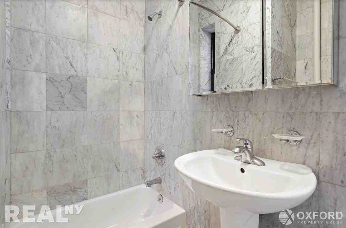 Greenwich Ave #7 - Photo 3 of 3