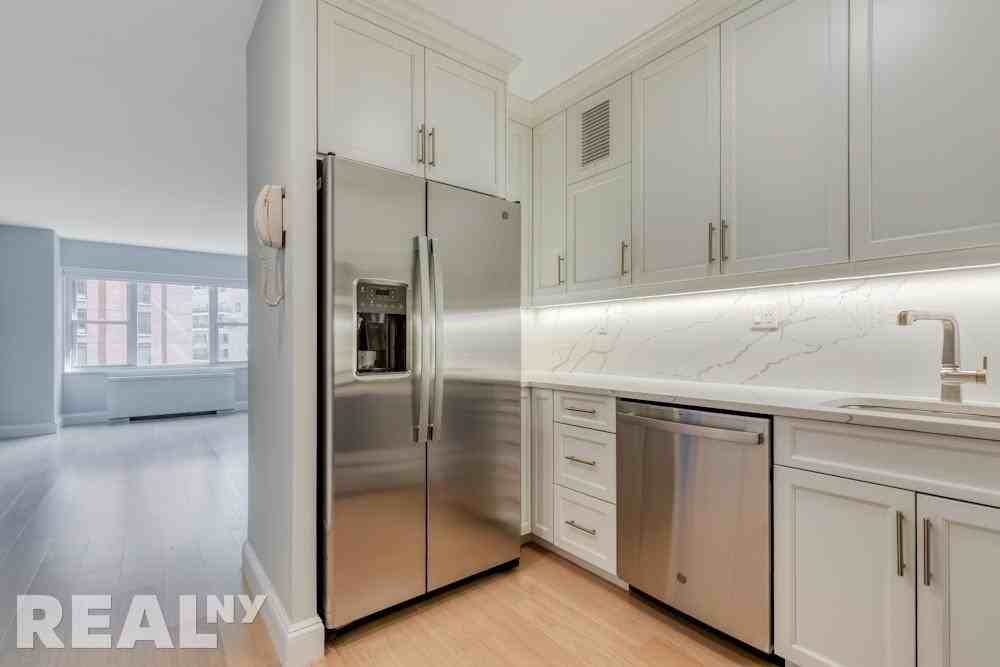 W 64th St #31T - Photo 2 of 13