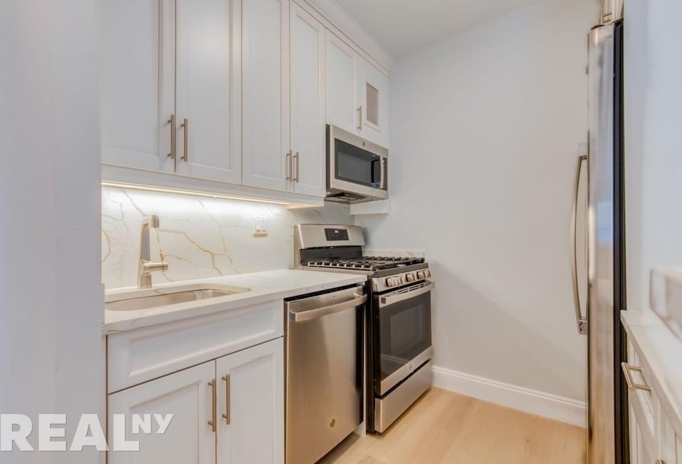 W 64th St #24J - Photo 3 of 13