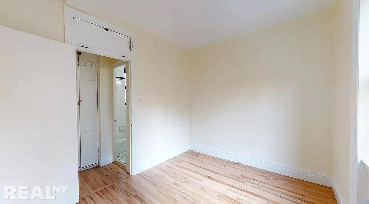 W 45th St #6A - Photo 6 of 7