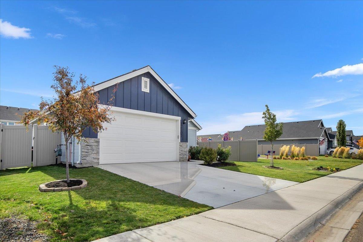 12107 W Terrazzo Dr - Photo 3 of 20