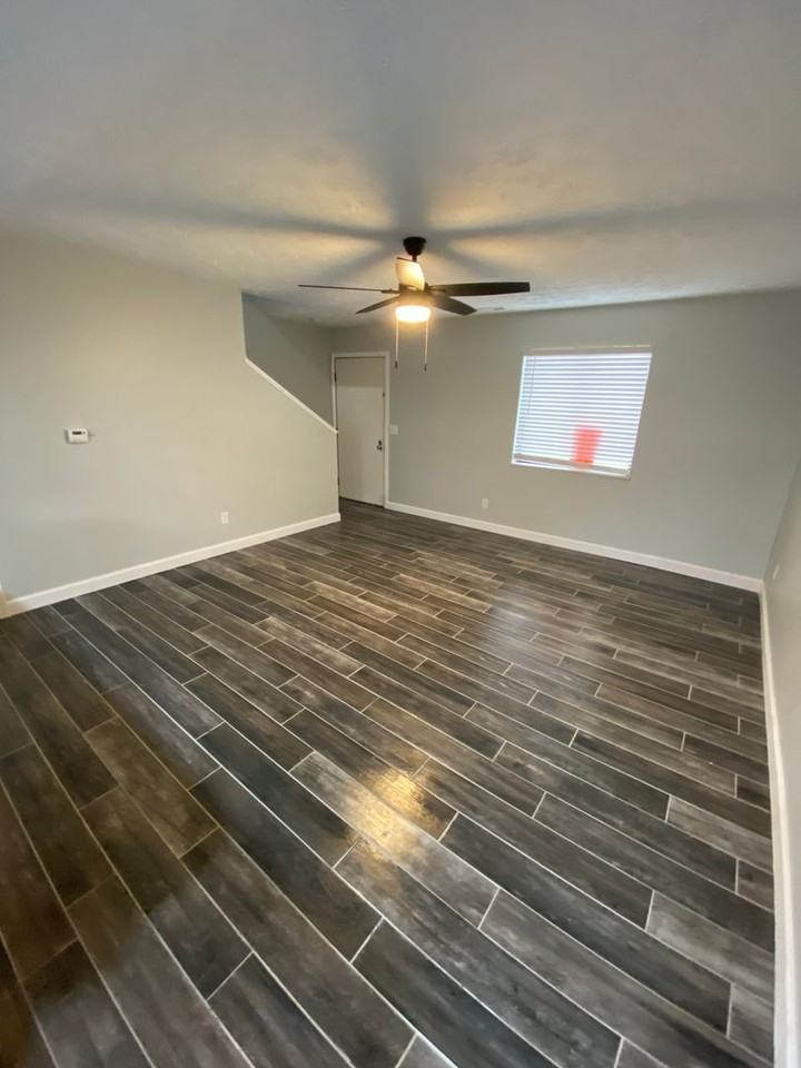 3233 Summerhill Ln - Photo 2 of 9