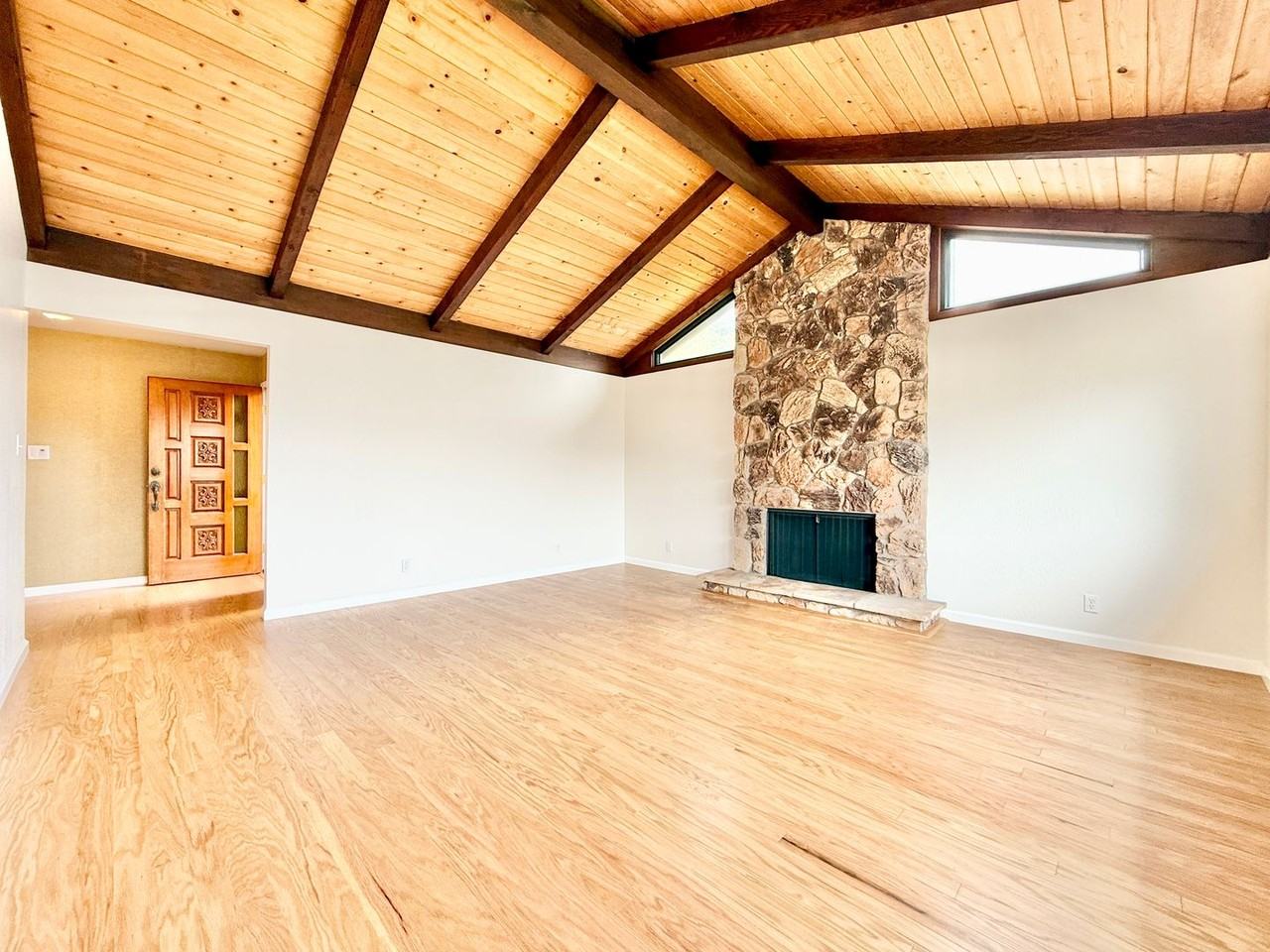 840 Dell Rd - Photo 4 of 37