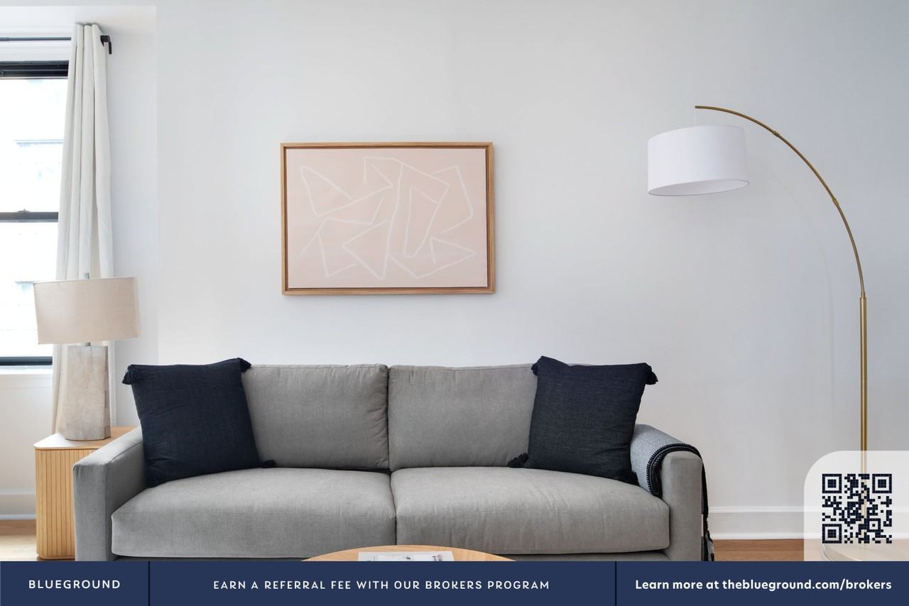 160 East 48th Street - Photo 4 of 38
