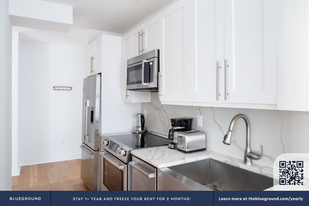 160 East 48th Street - Photo 7 of 38