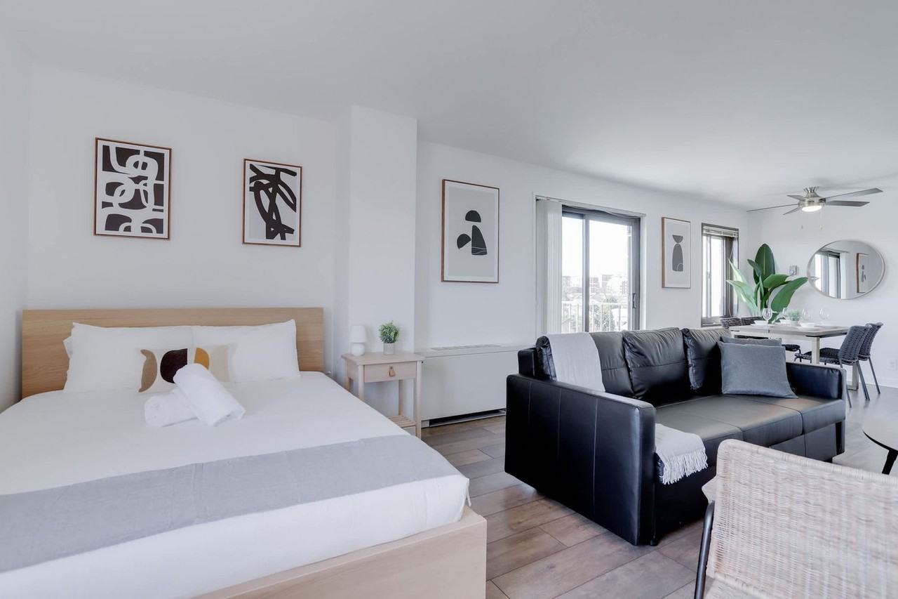 2525 10th Street North - Photo 2 of 38